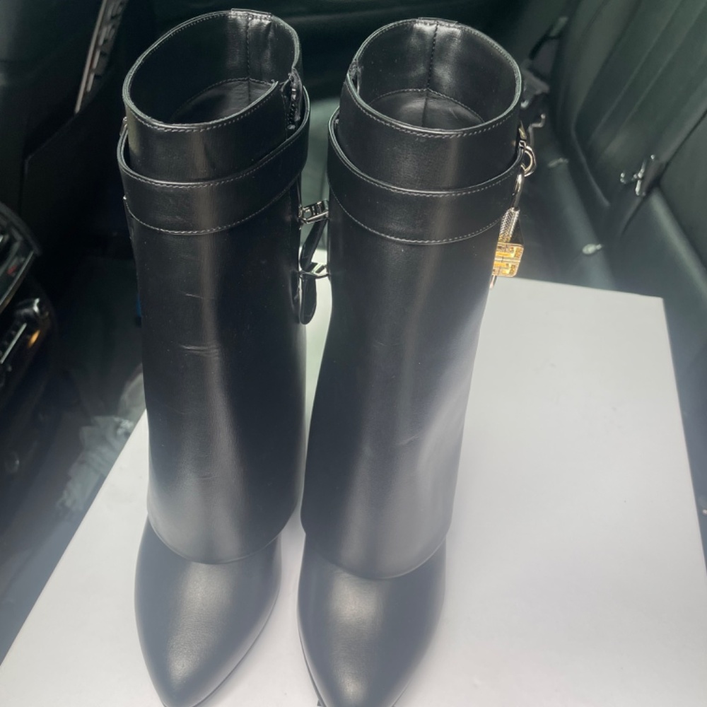 Givenchy Shark Lock Ankle Boots in Leather - Picture 4 of 5